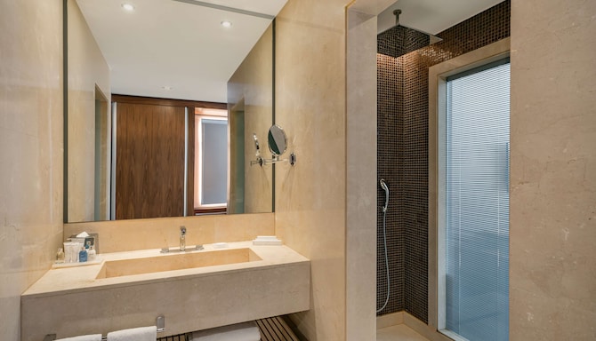 Radisson Blu Hotel & Spa, Istanbul Tuzla - Presidential Suite bathroom