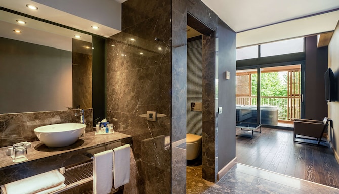 Radisson Blu Hotel & Spa, Istanbul Tuzla - Loft Suite Bathroom