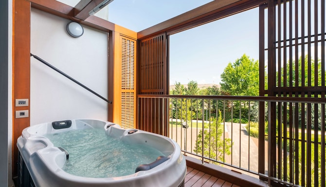 Radisson Blu Hotel & Spa, Istanbul Tuzla - Loft Suite daytime view