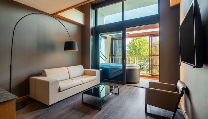 Radisson Blu Hotel & Spa, Istanbul Tuzla - Loft Suite living room