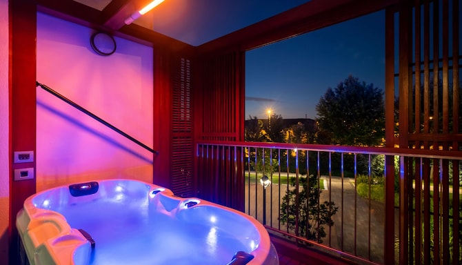 Radisson Blu Hotel & Spa, Istanbul Tuzla - Loft Suite night time view