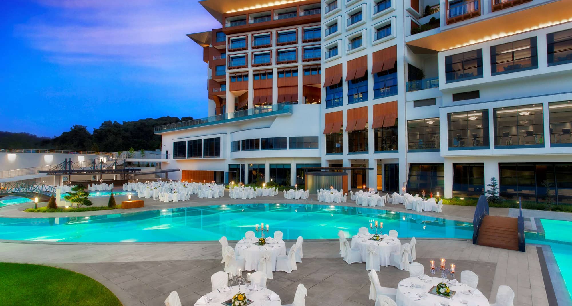 Radisson Blu Hotel and Spa, Istanbul Tuzla - Poolside wedding