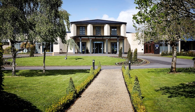 Radisson Blu Hotel & Spa, Limerick - Exterior Hotel View from the Lawn