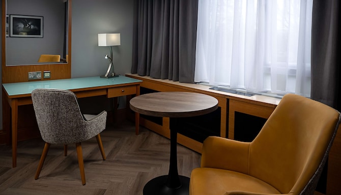 Radisson Blu Hotel & Spa, Limerick - Guest Bedroom Work Desk