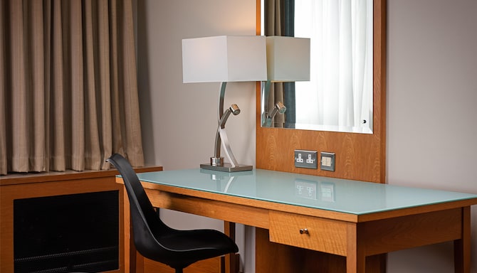Radisson Blu Hotel & Spa, Limerick - Standard Room Work Desk