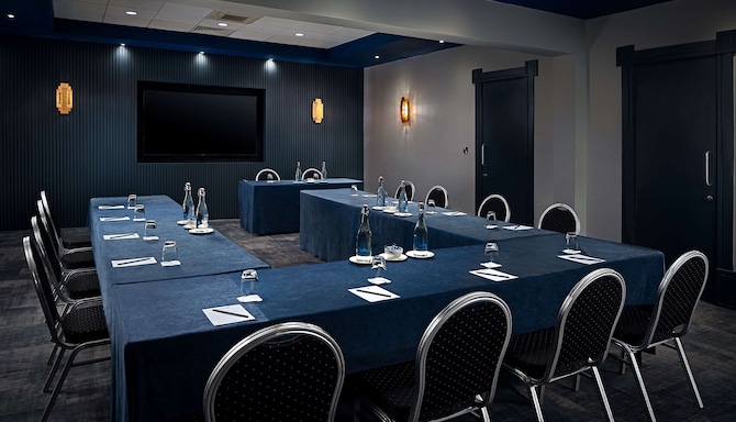 Domineer Boardroom