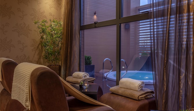 Radisson Blu Hotel and Spa, Limerick - Outdoor Hot Tub