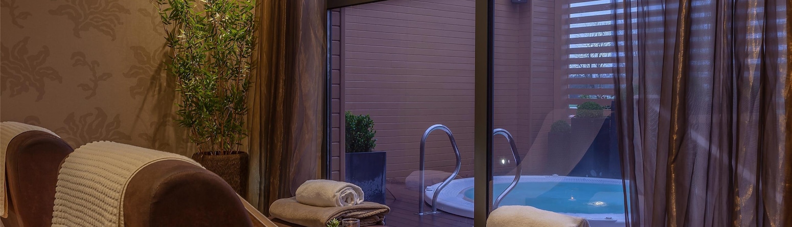 Radisson Blu Hotel and Spa, Limerick - Outdoor Hot Tub
