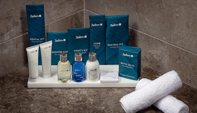 Radisson Blu Hotel & Spa, Limerick - Presidential Suite Bathroom Amenities