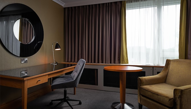 Radisson Blu Hotel & Spa, Limerick - Junior Suite Work Desk