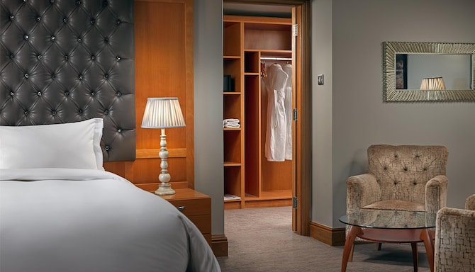 Radisson Blu Hotel & Spa, Limerick - Presidential Suite Dressing Room
