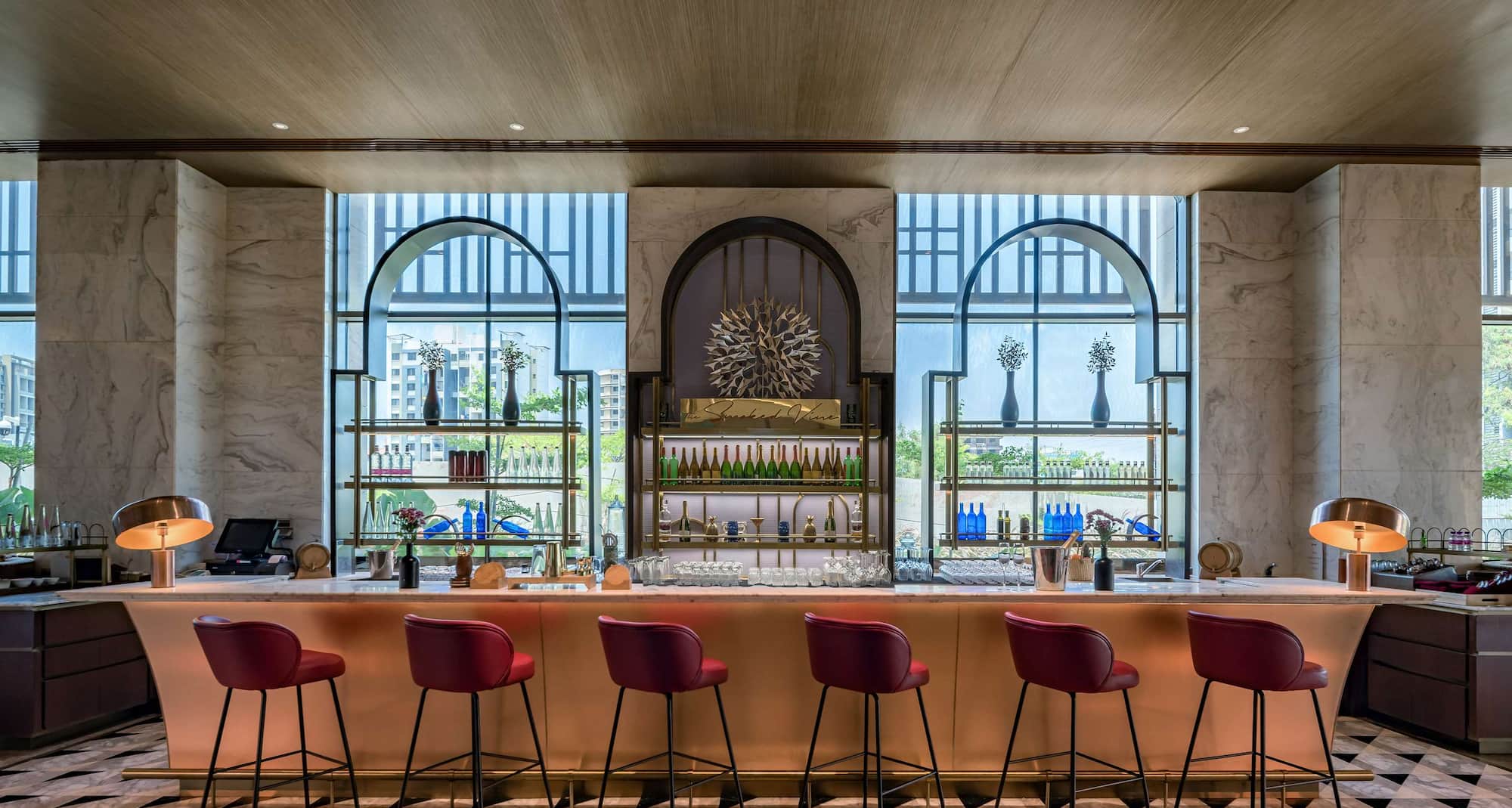 Radisson Blu Hotel and Spa, Nashik - The Smoked Vine - Bar