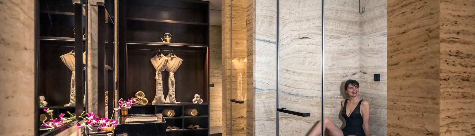 Radisson Blu Hotel and Spa, Nashik - Spa Steam room in the Couple Treatment Room