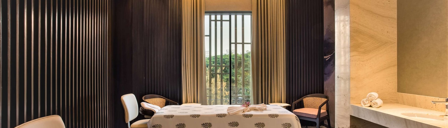 Radisson Blu Hotel and Spa, Nashik - Spa - Couple treatment Room
