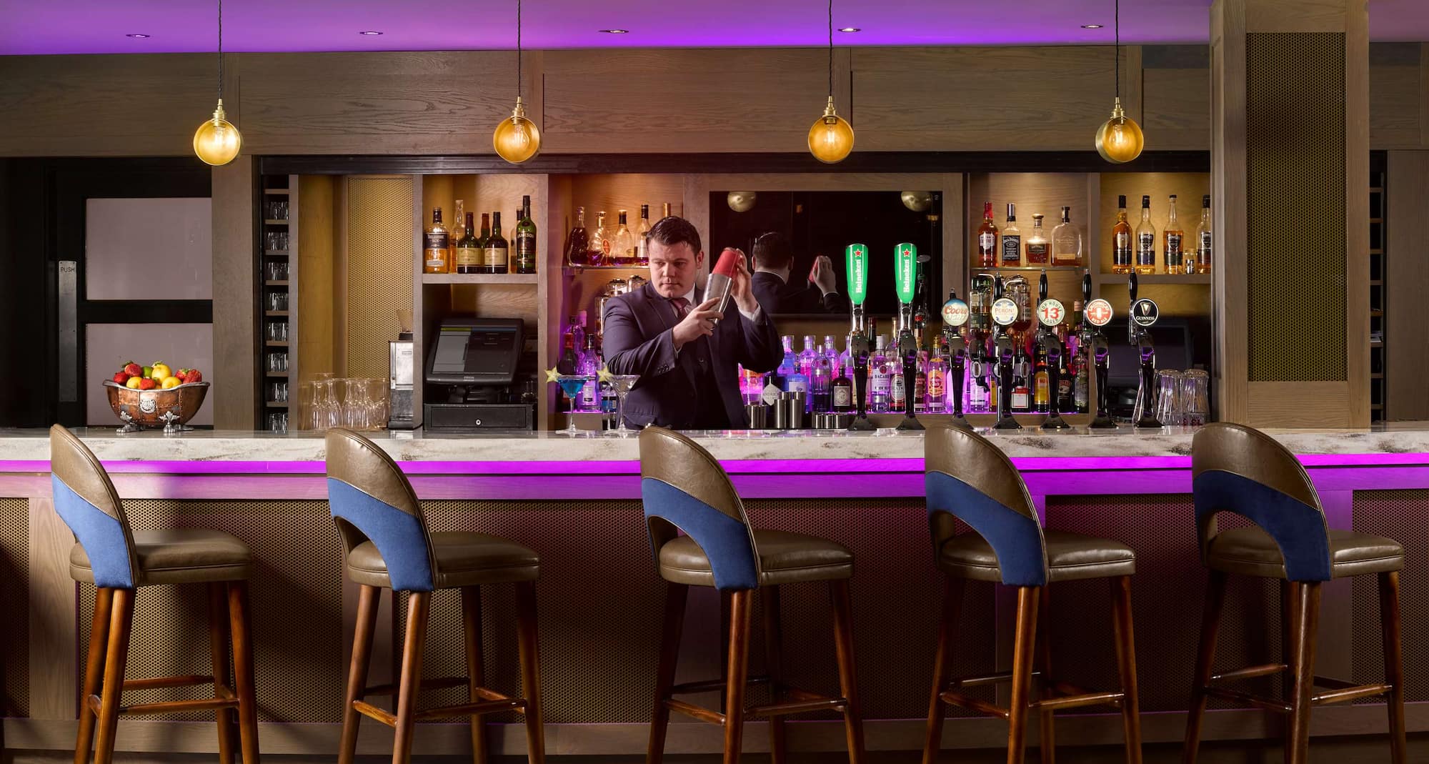 Radisson Blu Hotel and Spa, Sligo - Waves Bar- staff