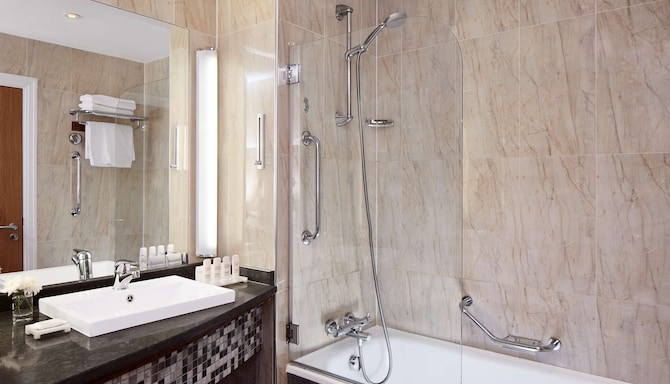 Radisson Blu Hotel & Spa, Sligo - Bathroom