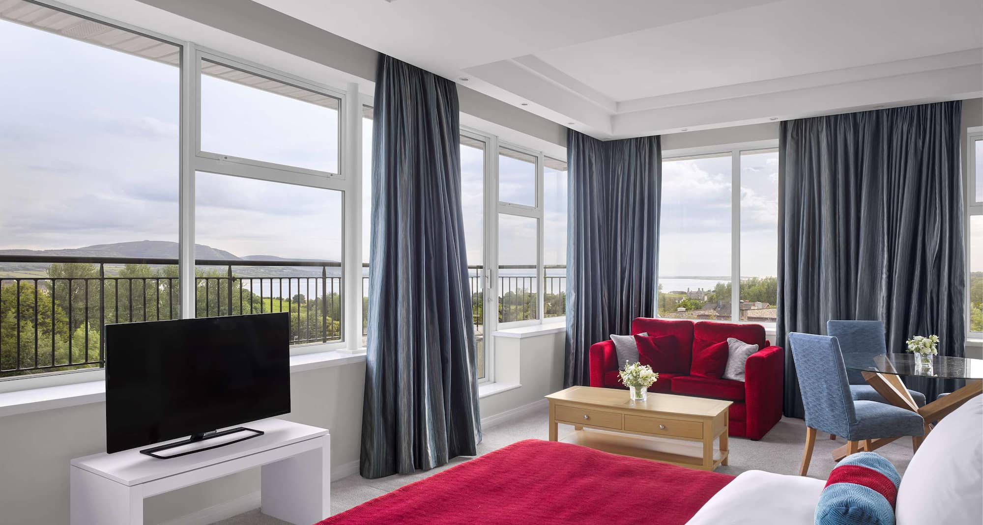Radisson Blu Hotel and Spa, Sligo - Suite with balcony and sea view