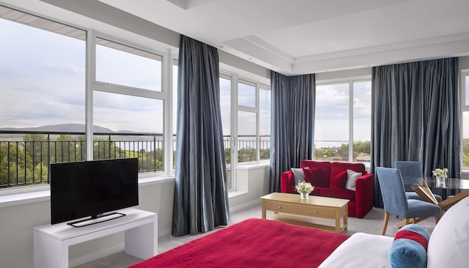 Radisson Blu Hotel & Spa, Sligo - Suite with balcony and sea view