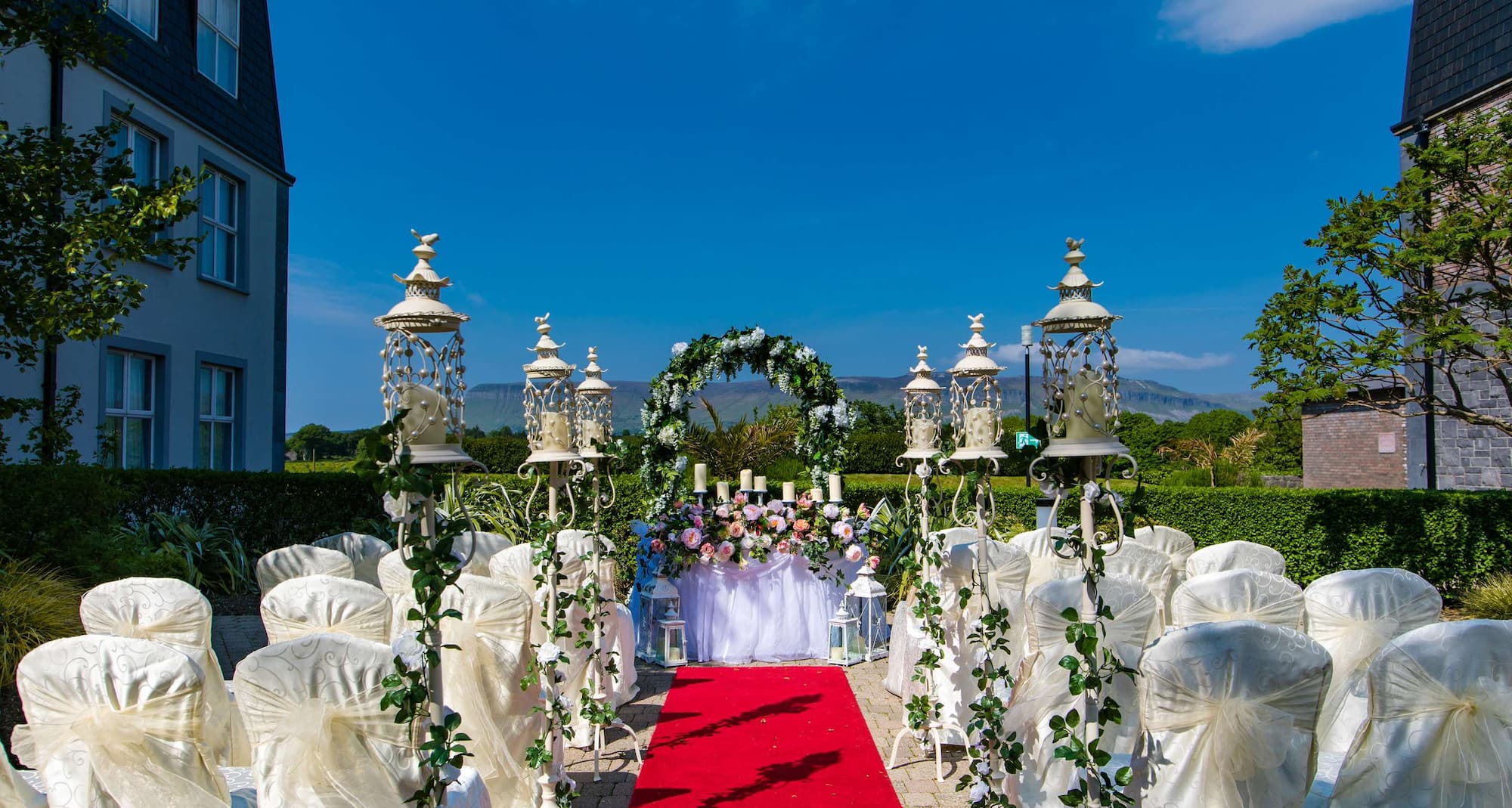 Radisson Blu Hotel & Spa, Sligo - Outdoor civil ceremony