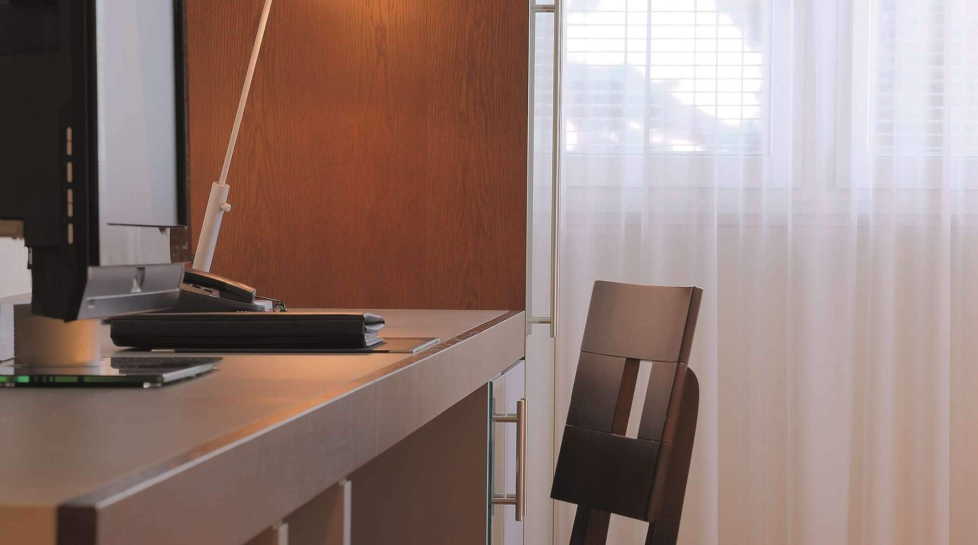 Radisson Blu Hotel, St. Gallen – Standard Zimmer – Schreibtisch