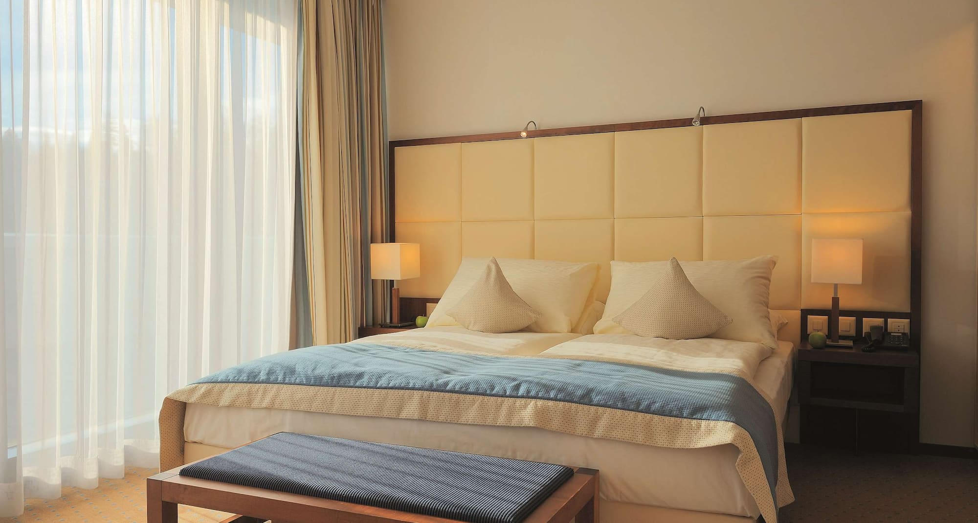 Radisson Blu Hotel, St. Gallen - Penthouse Suite Bed