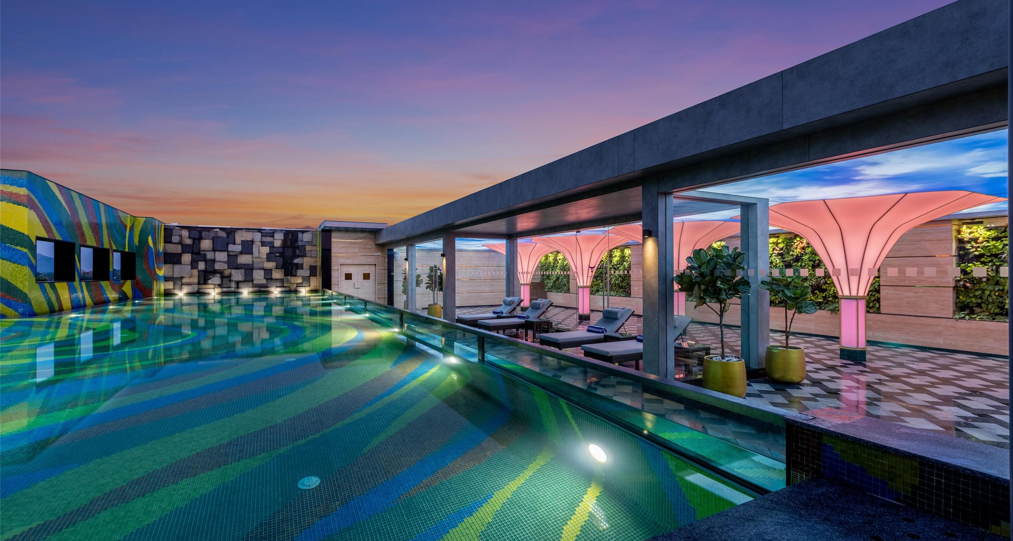 Radisson Blu Hotel & Suites GRT Chennai - Swimming pool