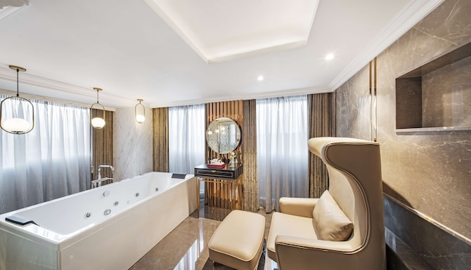 Radisson Blu Hotel & Suites GRT Chennai - Presidential Penthouse Suite