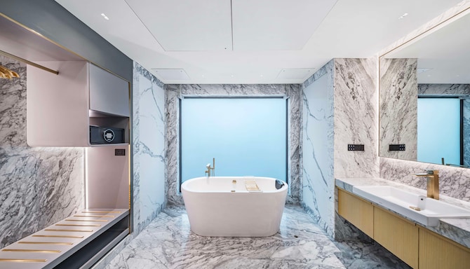 Radisson Blu Hotel & Suites GRT Chennai - One Bedroom Suite Bath