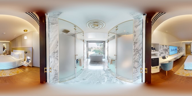 Radisson Blu Hotel & Suites GRT Chennai - Suite bathroom
