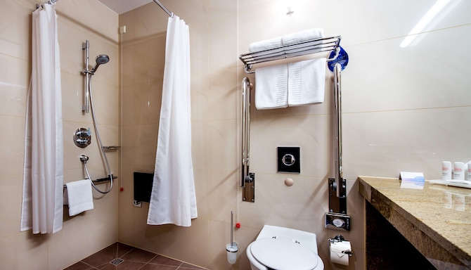 Radisson Blu Hotel, Szczecin - Accessible bathroom