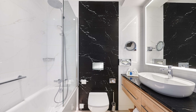 Radisson Blu Hotel, Szczecin - Superior Room high floor (9th floor) bathroom