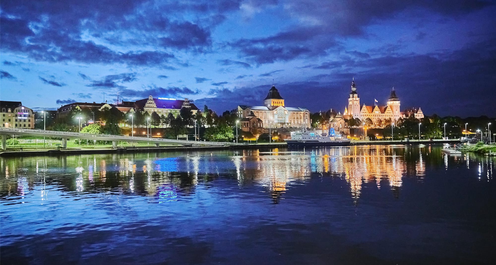 Radisson Blu Hotel, Szczecin - Szczecin  Chrobry  Embankments