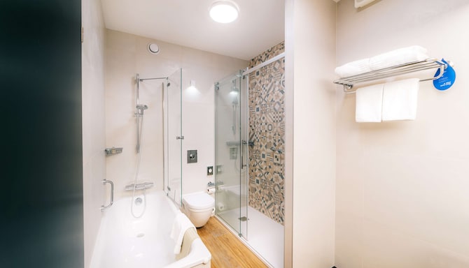 Radisson Blu Hotel, Szczecin - Junior Suite bathroom