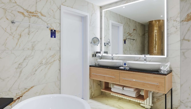 Radisson Blu Hotel, Szczecin - Suite Szczecin - High Floor  (9th floor) bathroom