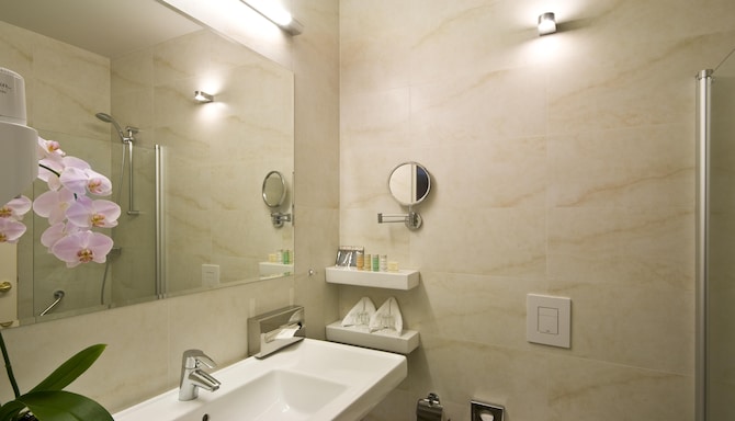 Radisson Blu Hotel, Szczecin - Suite One Bedroom bathroom (7th floor)