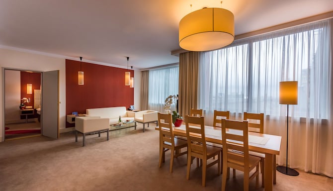 Radisson Blu Hotel, Szczecin - Suite One Bedroom  living area
