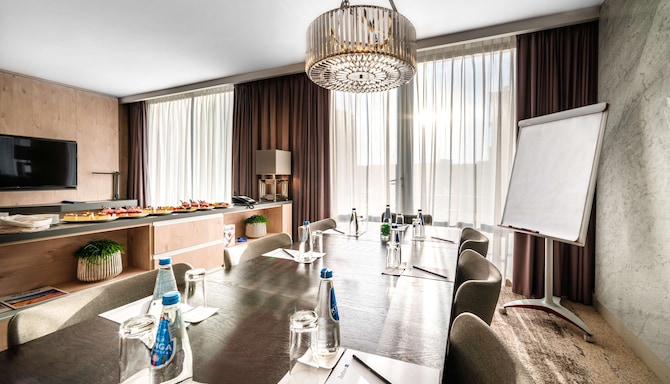 Radisson Blu Hotel, Szczecin - Suite One Bedroom - Prestige Blu (2nd floor) living room