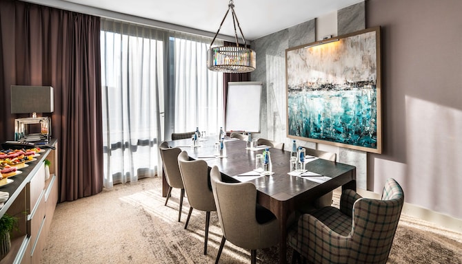 Radisson Blu Hotel, Szczecin - Suite One Bedroom - Prestige Blu (2nd floor) living room