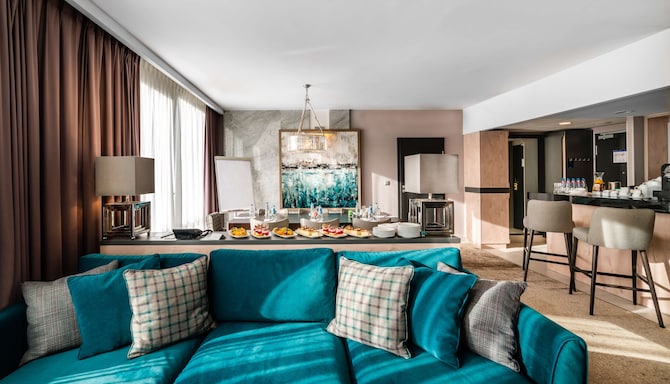 Radisson Blu Hotel, Szczecin - Suite One Bedroom - Prestige Blu (2nd floor) living room