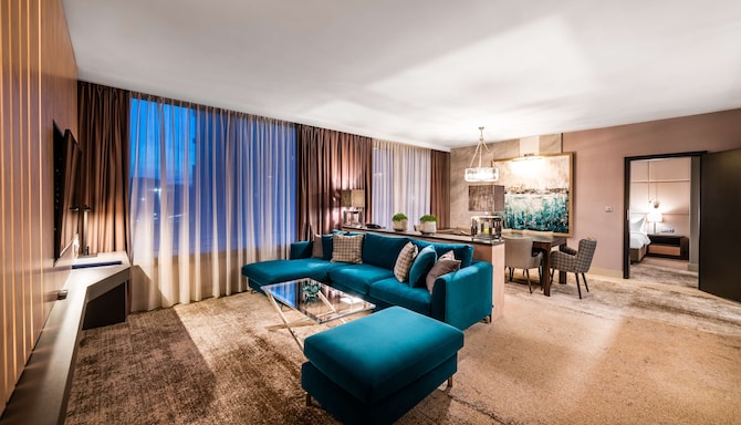 Radisson Blu Hotel, Szczecin - Suite One Bedroom - Prestige Blu (2nd floor) living room