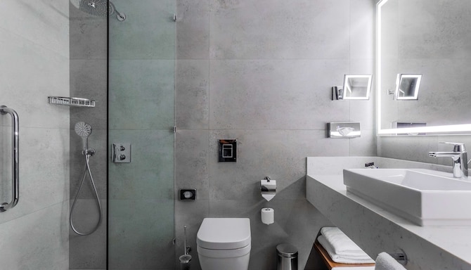 Radisson Blu Hotel, Tashkent - Guest room bathroom