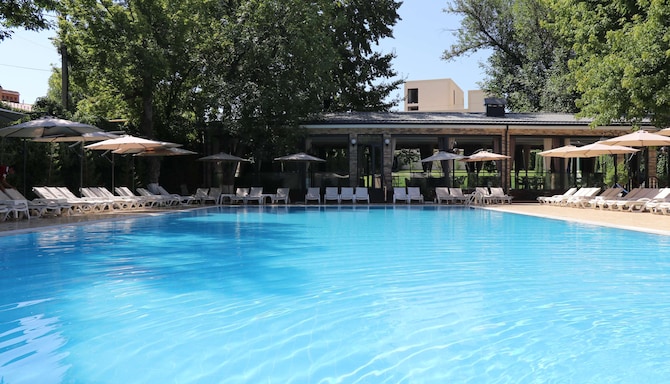 Radisson Blu Hotel, Tashkent - Summer pool