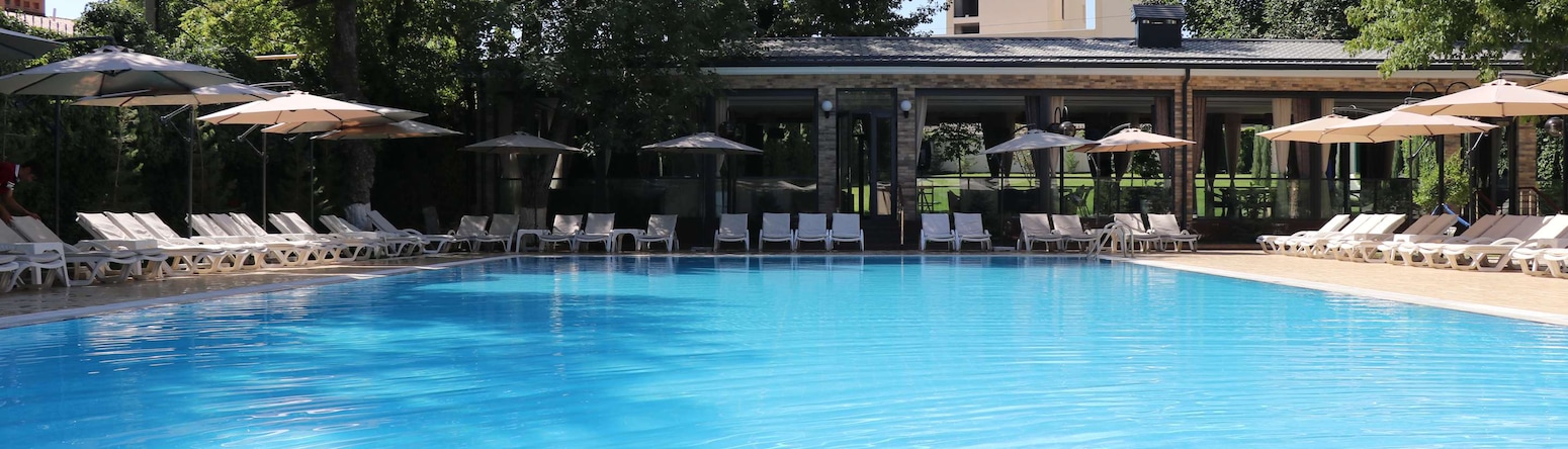 Radisson Blu Hotel, Tashkent - Summer pool