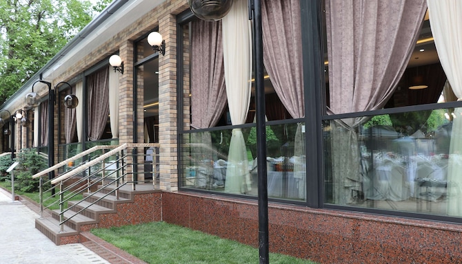 Radisson Blu Hotel, Tashkent - Aqua Bar Restaurant