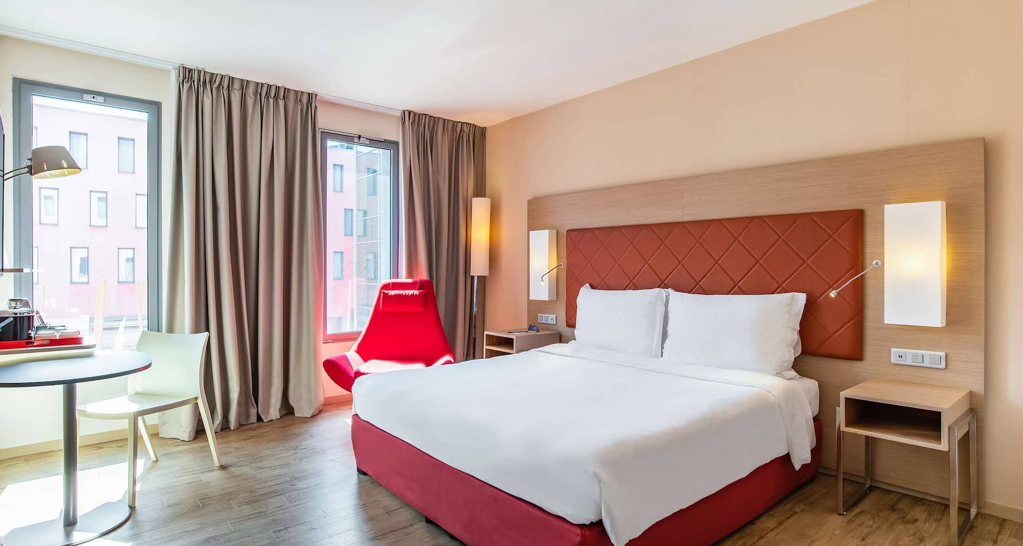 Radisson Blu Hotel, Toulouse Airport - Standard Room Patio view