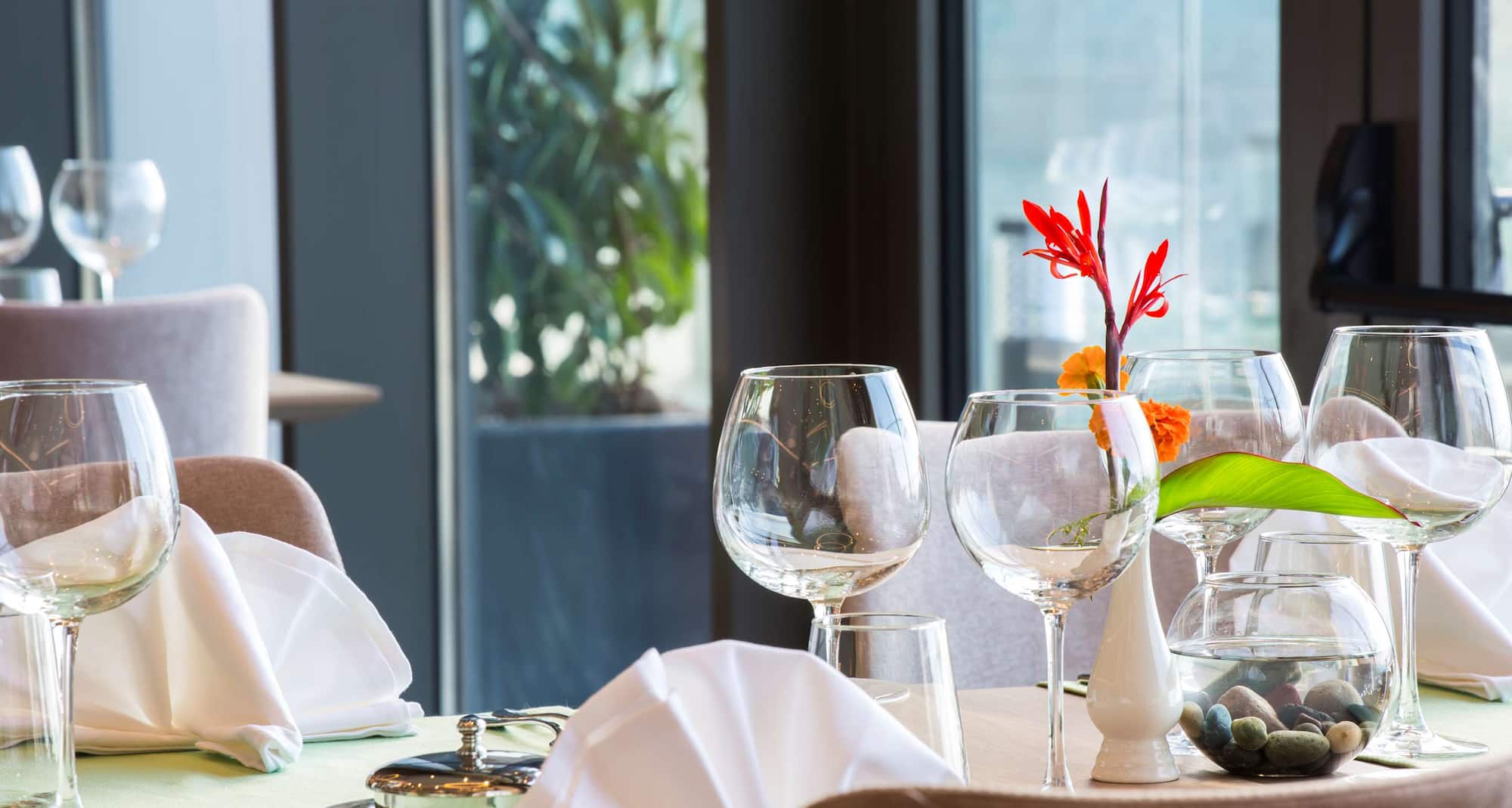 فندق راديسون بلو، طرابزون - طاولة بمطعم Queen الذي يقدم قائمة طعام انتقائية