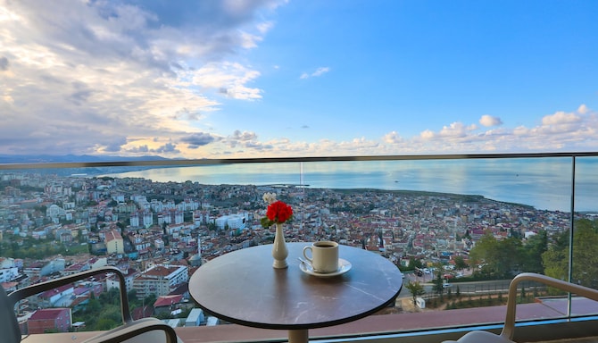 Radisson Blu Hotel, Trabzon - Suite Balcony