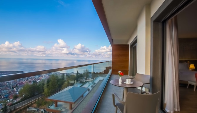 Radisson Blu Hotel, Trabzon - Suite Balcony
