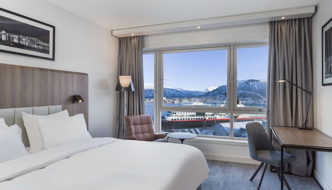 Radisson Blu Hotel, Tromsø, A Verified Net Zero Hotel - Premium Room Sea and Mountain View
