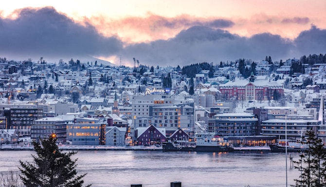 Radisson Blu Hotel, Troms� - Hotel exterior - seaview